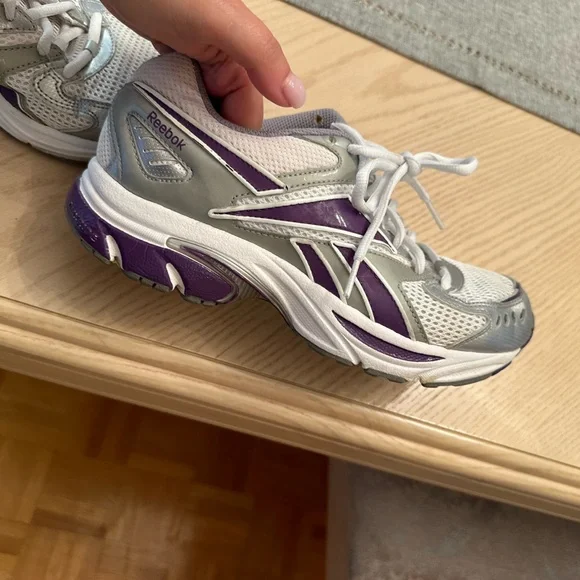 VINTAGE REEBOK RUNNING SHOES - Picture 1 of 10